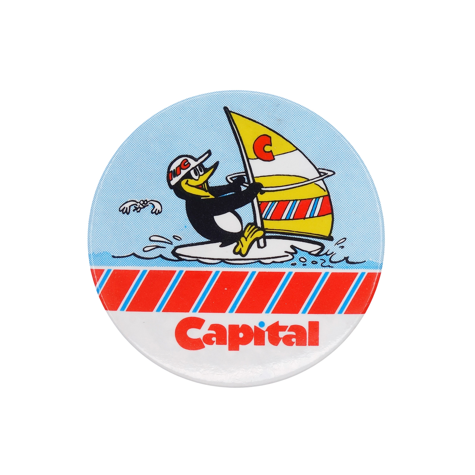 Capital ウィンドサーフィンをするペンギン 缶バッジ バッチ